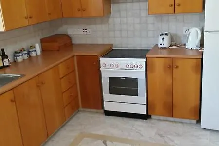 House 3 لارنكا